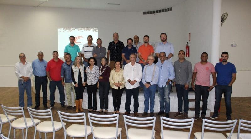 Presidente do CCCMG participa de palestra com membros da ACAVE em Oliveira (MG)