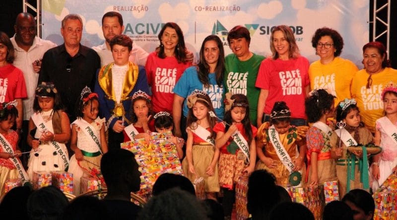 Princesinhas do Café e concursos premiam alunos da rede pública