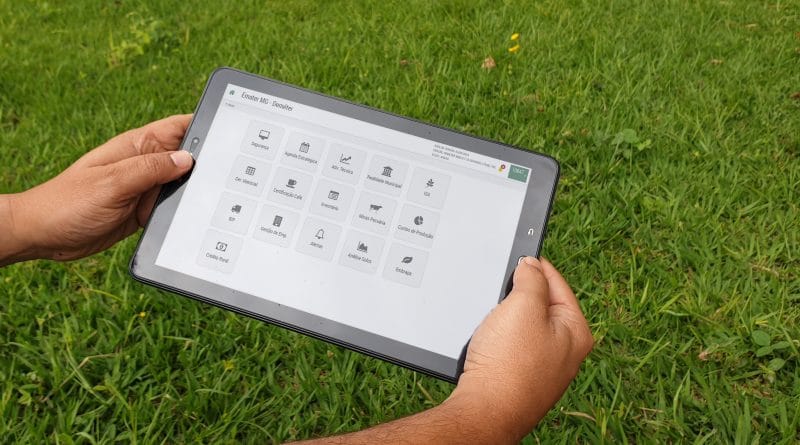 Emater-MG desenvolve ferramenta digital para uso dos técnicos no campo - tablet