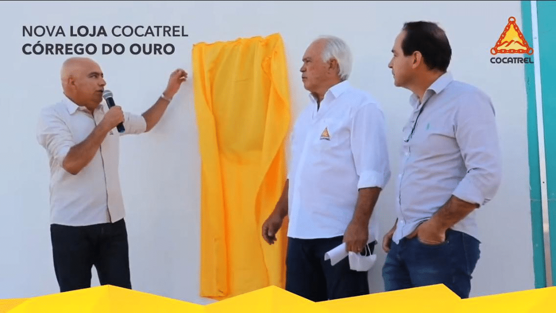 No descerramento da placa, o presidente Marco Valério, o diretor Comercial Luiz Antônio e o diretor Técnico Industrial Francisco