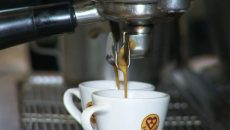 Comércio se adapta para evitar reajuste do café