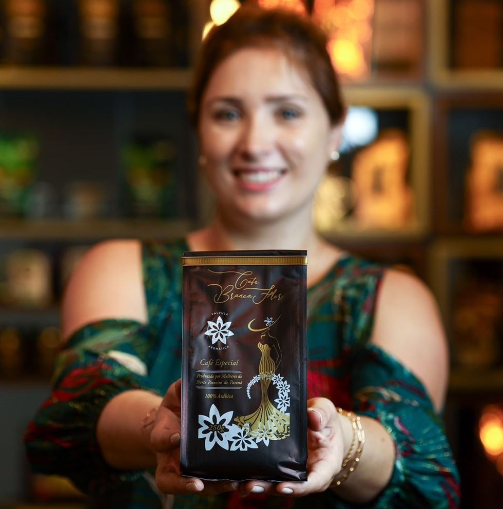 Cafes-especiais-de-mulheres-do-Norte-Pioneiro-do-PR-sao-expostos-em-feira-no-Chile.jpg